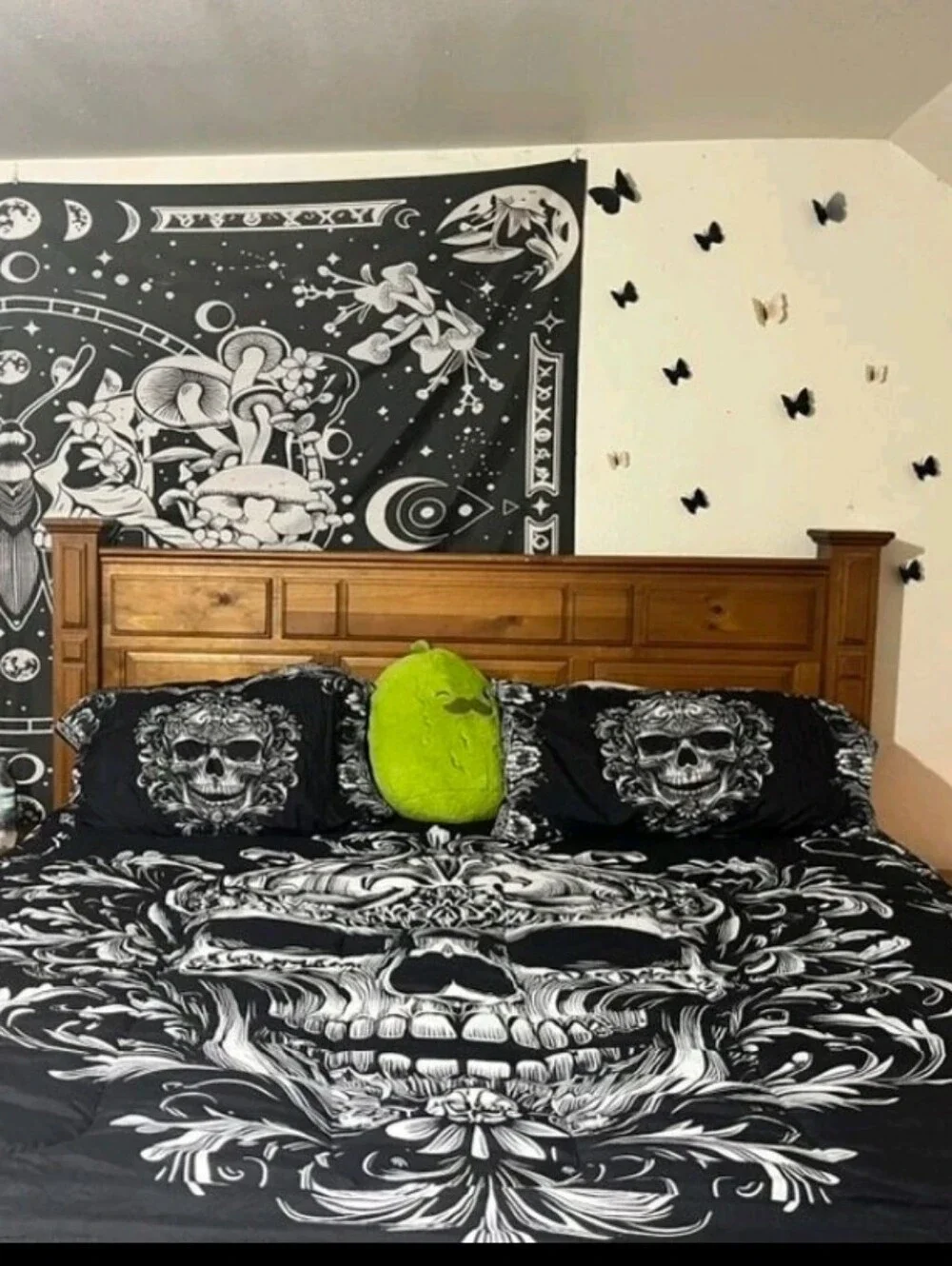 Black Skull Print Comforter Set  KING